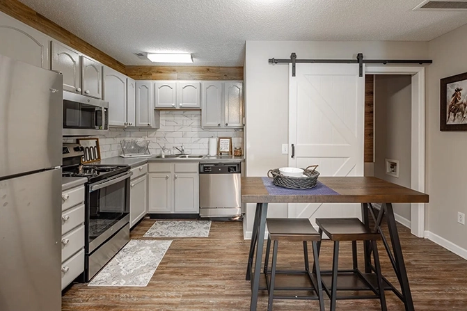 Apartment amenities at Admiral Place Apartments